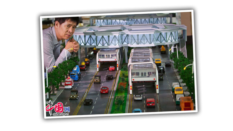 Illustration for article titled Everything That Makes China's New Traffic-Straddling Bus So Fascinating